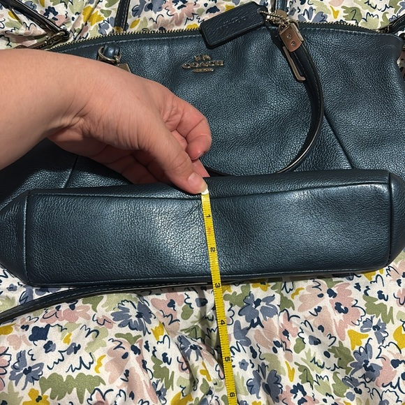 Coach metallic crossbody - Picture 9 of 9